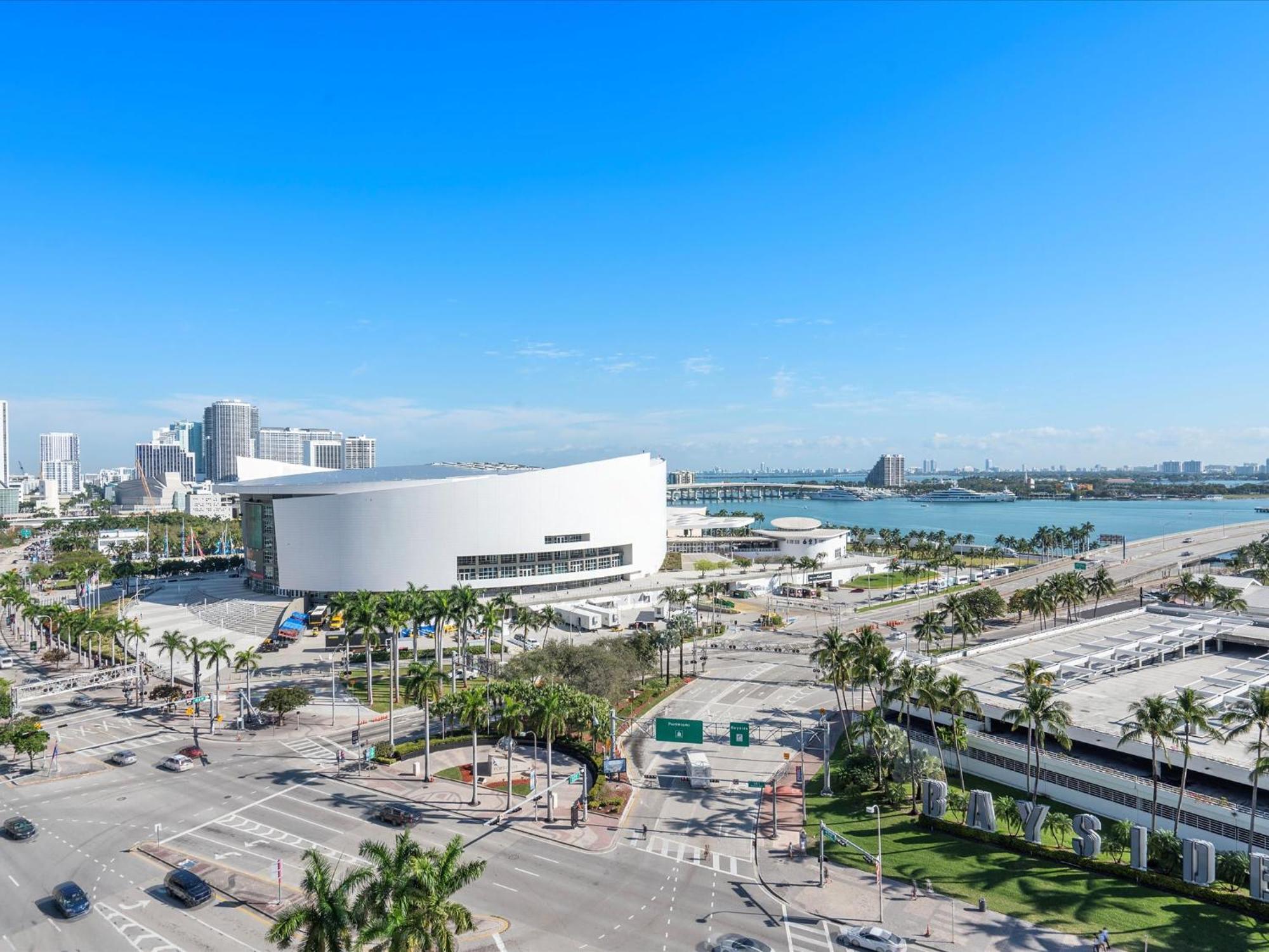 Mvr - Designer In Miami-s Tallest Tower